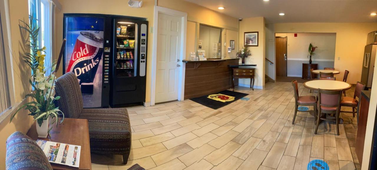 Super 8 By Wyndham Chisago City Eksteriør bilde