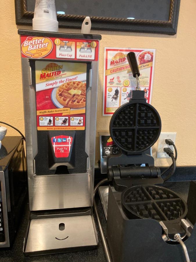 Super 8 By Wyndham Chisago City Eksteriør bilde
