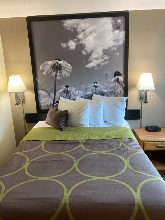 Super 8 By Wyndham Chisago City Eksteriør bilde