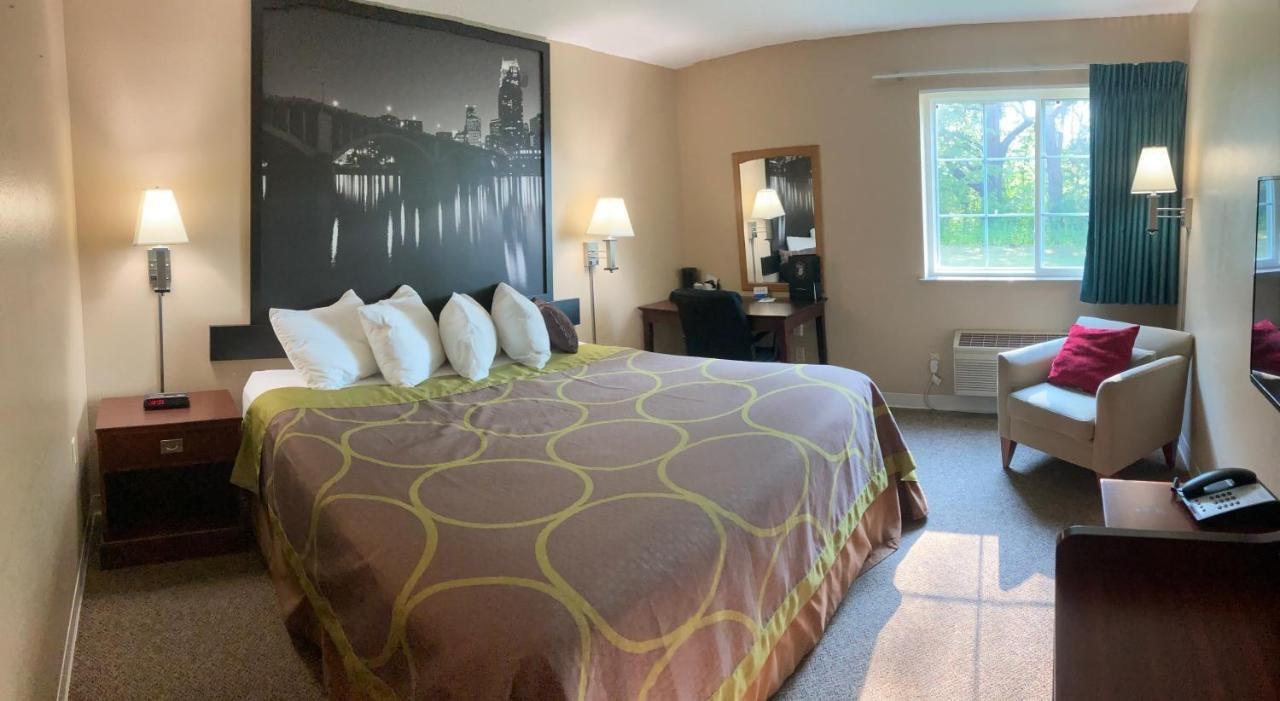 Super 8 By Wyndham Chisago City Eksteriør bilde