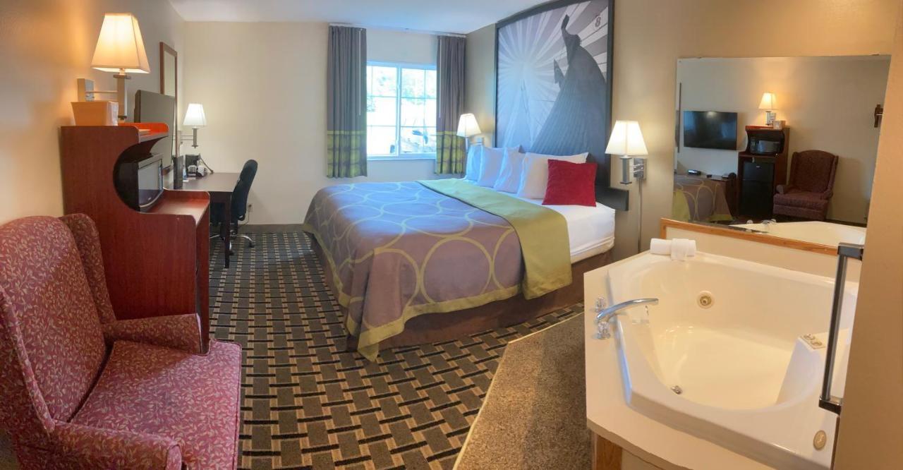 Super 8 By Wyndham Chisago City Eksteriør bilde
